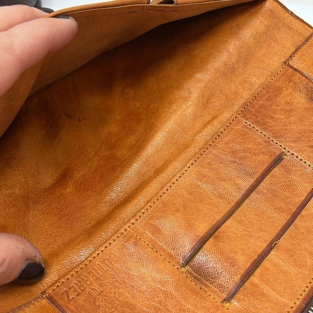 Leather by Gutierrez Tri Fold Leather Snap Clutch Multi Compartment Wallet